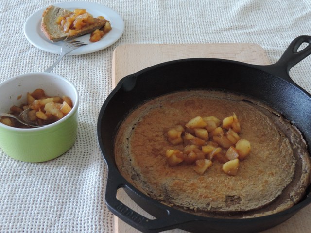 Boekweitpannenkoek-variatie in de oven gebakken - gietijzeren pan (cast iron)