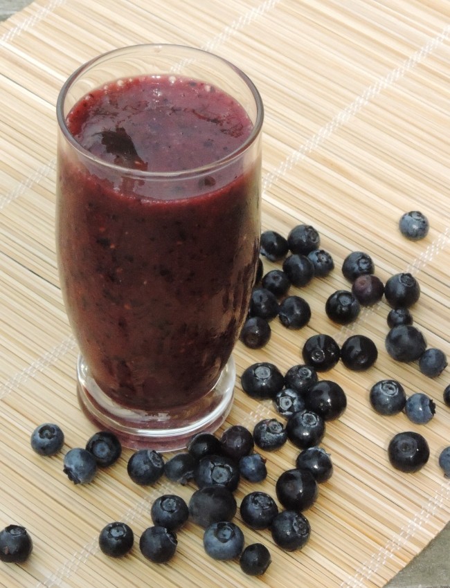 Fruit smoothie met watermeloen en blauwe bessen