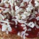 Glutenvrije pizza - Bloemkool pizzabodem met stevige tomatensaus en mozzarella erop.